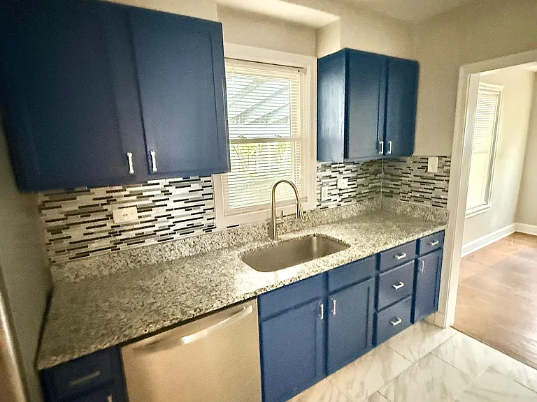 3589 Kenwood Ave — Photo 10