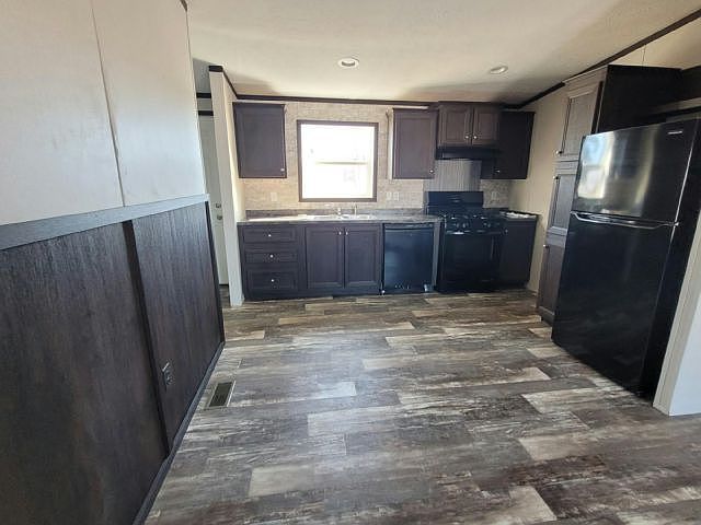 1st image of 1462 Center Dr #123