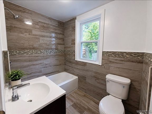 4th image of 31 Weber Ave