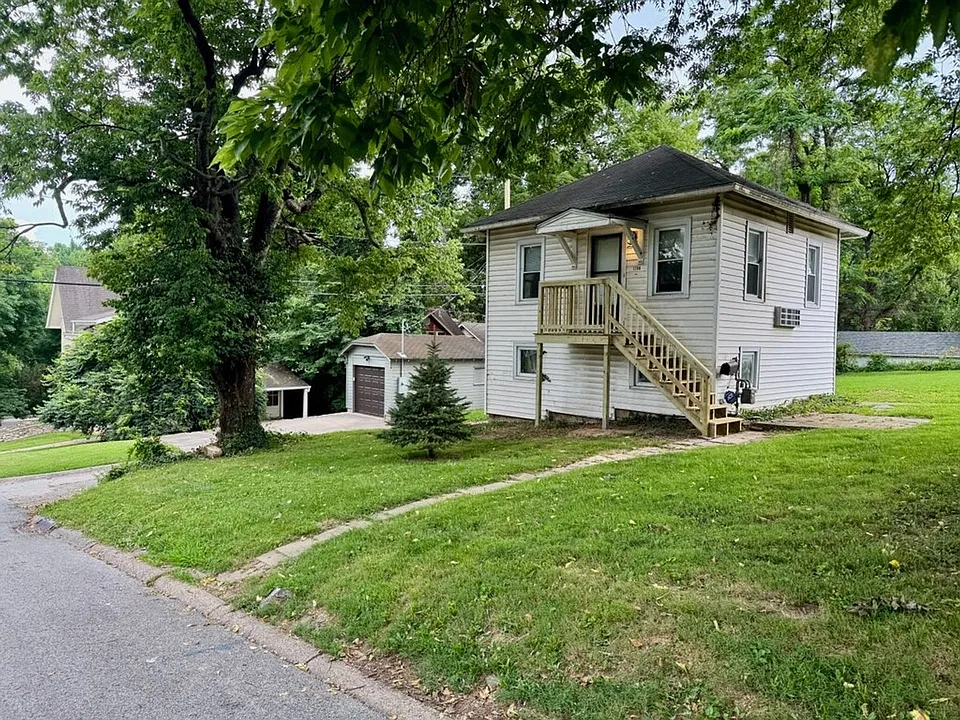 1706 Cowling Ave