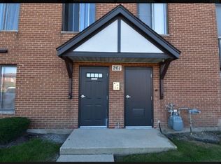 261 Gregory St APT 11, Aurora, IL 60504