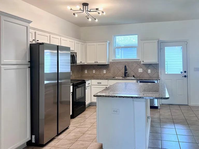 402 Crater Lake Dr — Photo 10