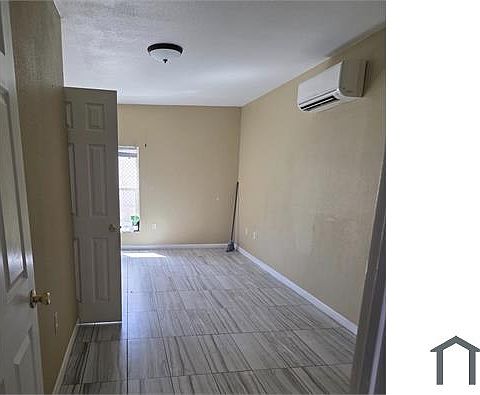 4th image of 5725 E Yandell Dr