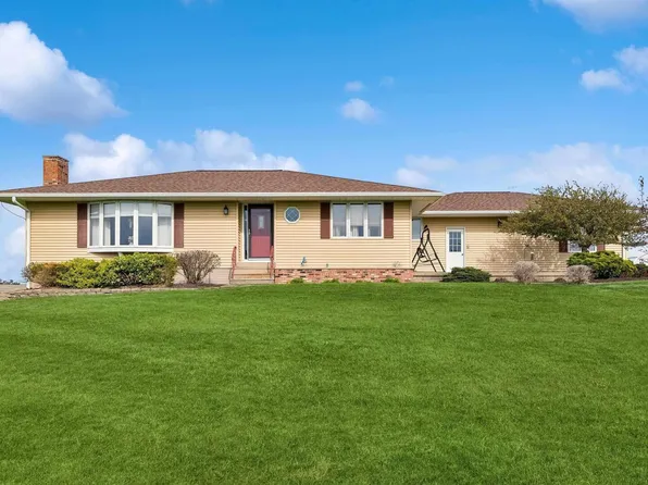 1937 200th Ave, Grand Mound, IA 52751