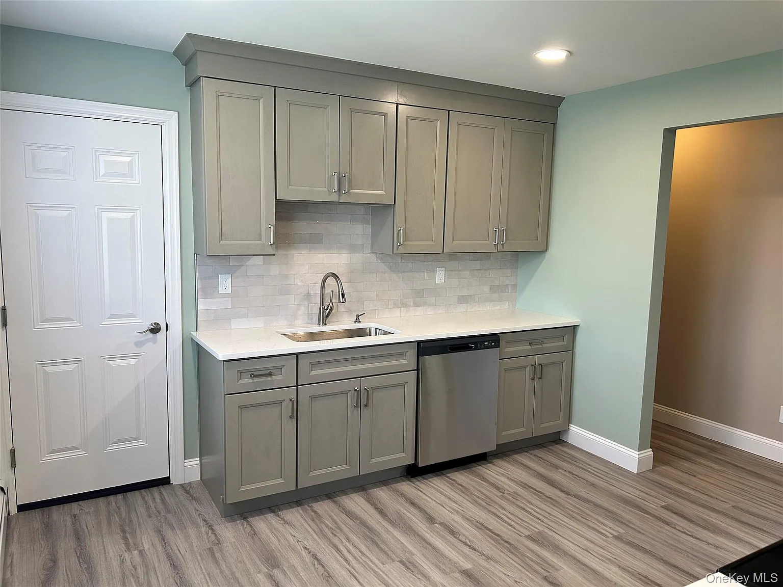 3 bed, 2.0 bath, 2474 sqft, $3,450 — Photo 3