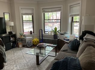 2131 W Giddings St APT 1B, Chicago, IL 60625