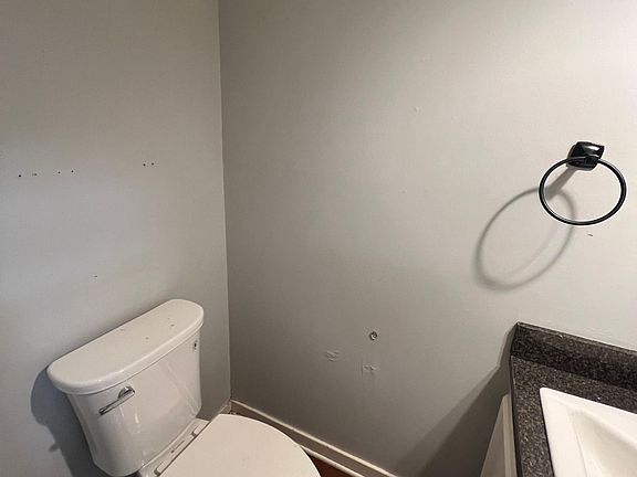 3rd image of 562 Woodland Hills Pl