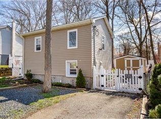 307 Elmira Trl, Hopatcong, NJ 07843