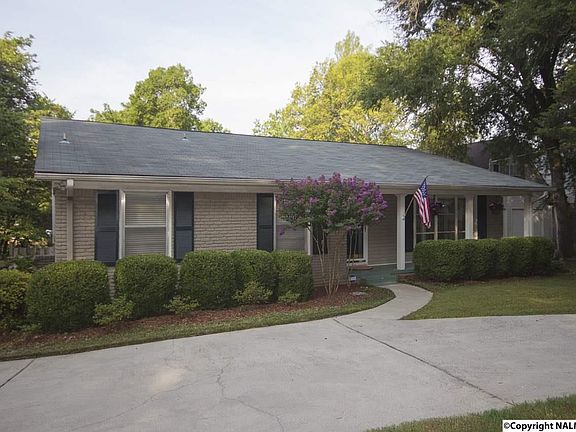 3rd image of 2804 Briarwood Dr SE