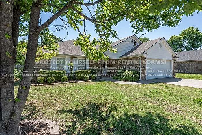 1674 N Hazeltine Dr — Photo 16