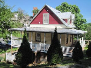 953 Anderson St, Staunton, VA 24401