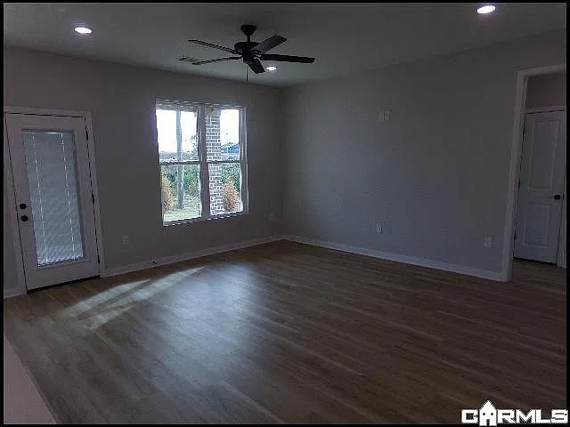3 bed, 2.0 bath, 1522 sqft, $2,100 — Photo 4
