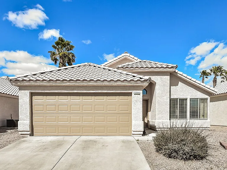 5244 Del Lago Dr — Photo 1