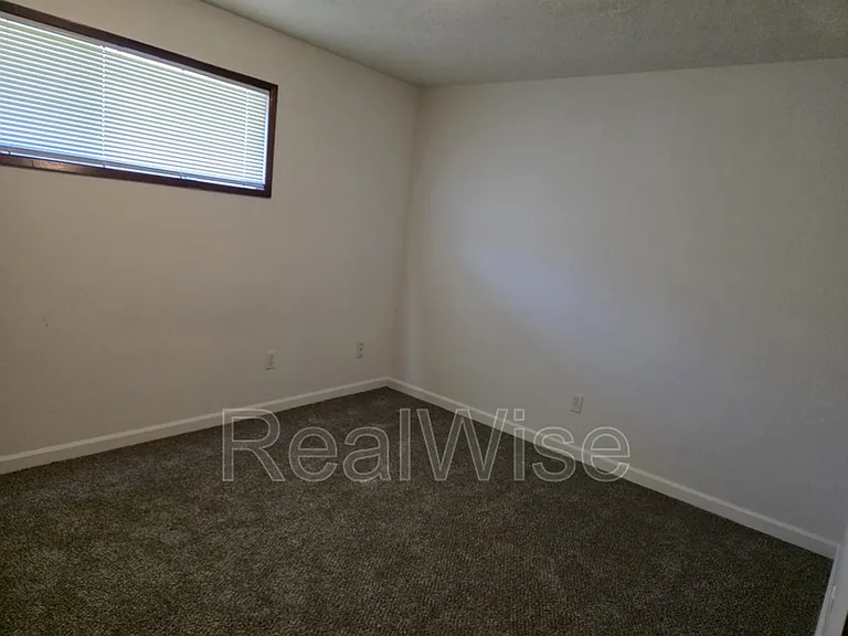 616 NE Anderson St — Photo 12