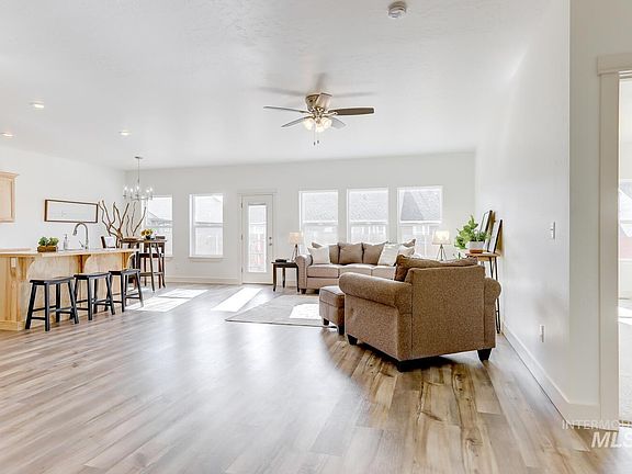 4th image of 2589 McIntosh Ave