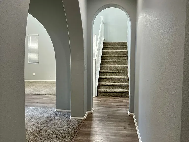 27903 Crescent Ct — Photo 8