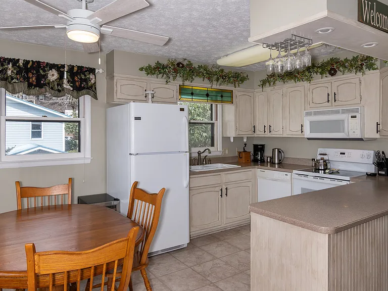 188 Laurel Hill Dr — Photo 11