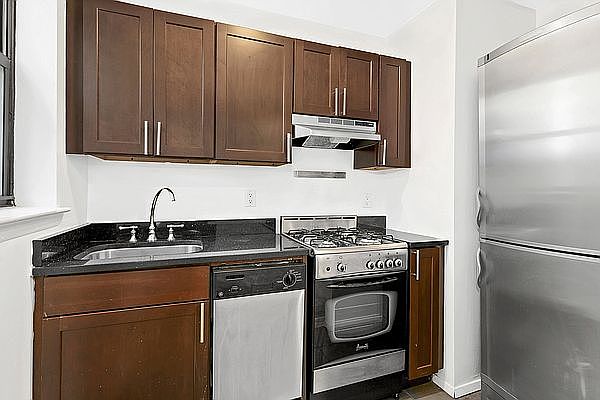 2nd image of 25 Lafayette Ave APT 1F