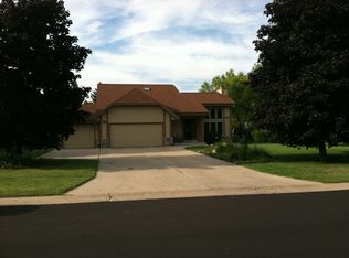 14190 W Meadowshire Dr, New Berlin, WI 53151