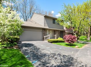 18 Brook Ln, Palos Park, IL 60464