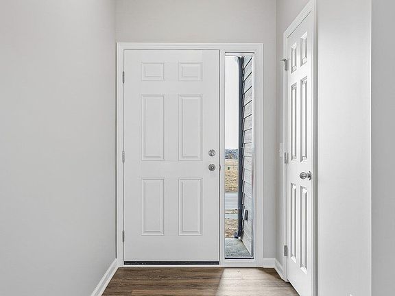 3rd image of 4910 Pinehill Rd