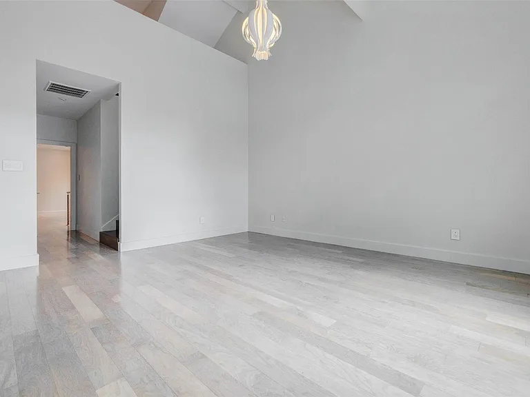1222 Marconi St — Photo 15