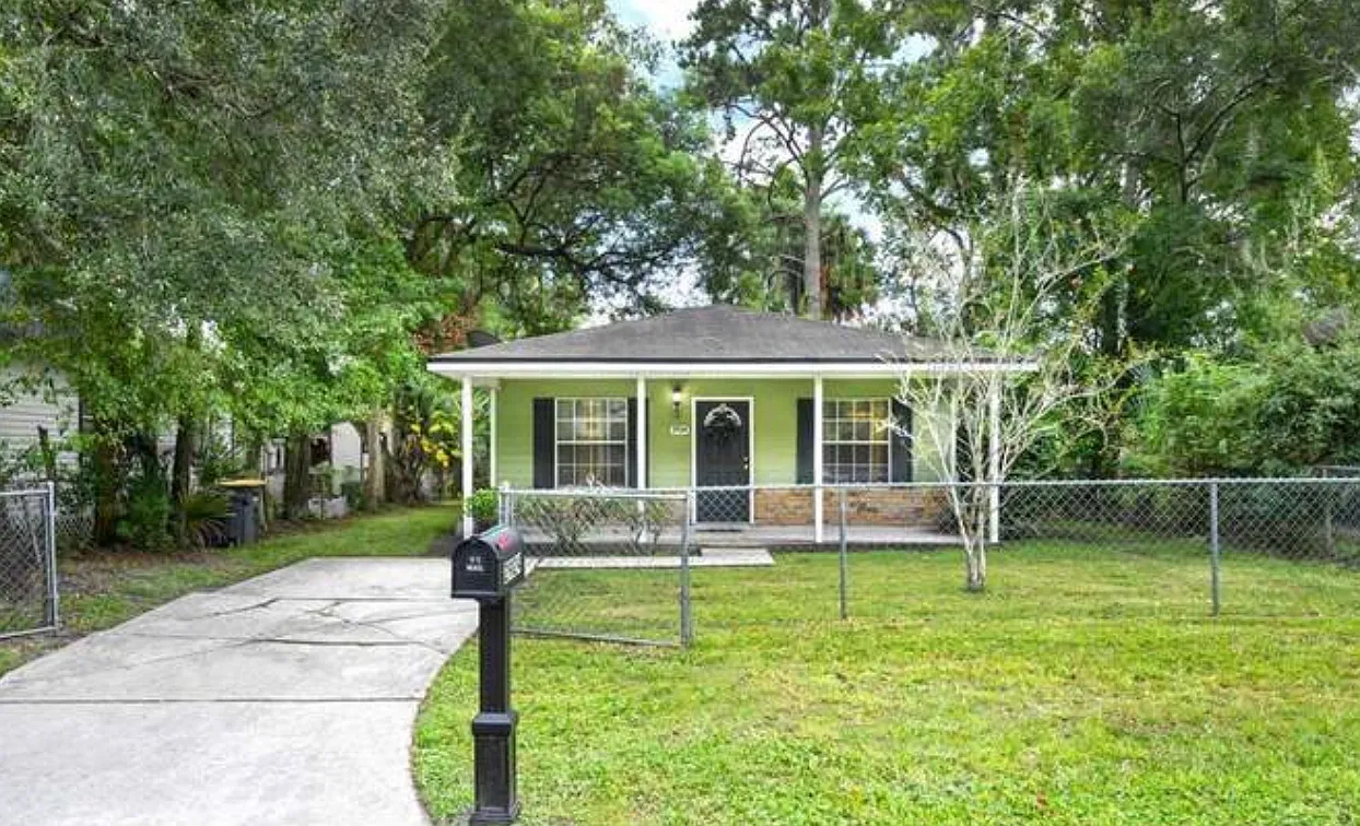 3 bed, 1020 sqft, $1,700 — Photo 1