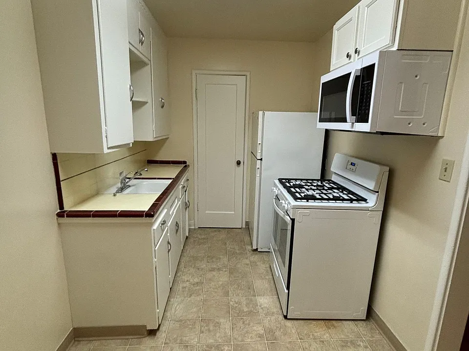 Golden Lantern Apartments