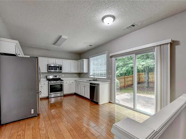 565 Alstonefield Dr — Photo 14
