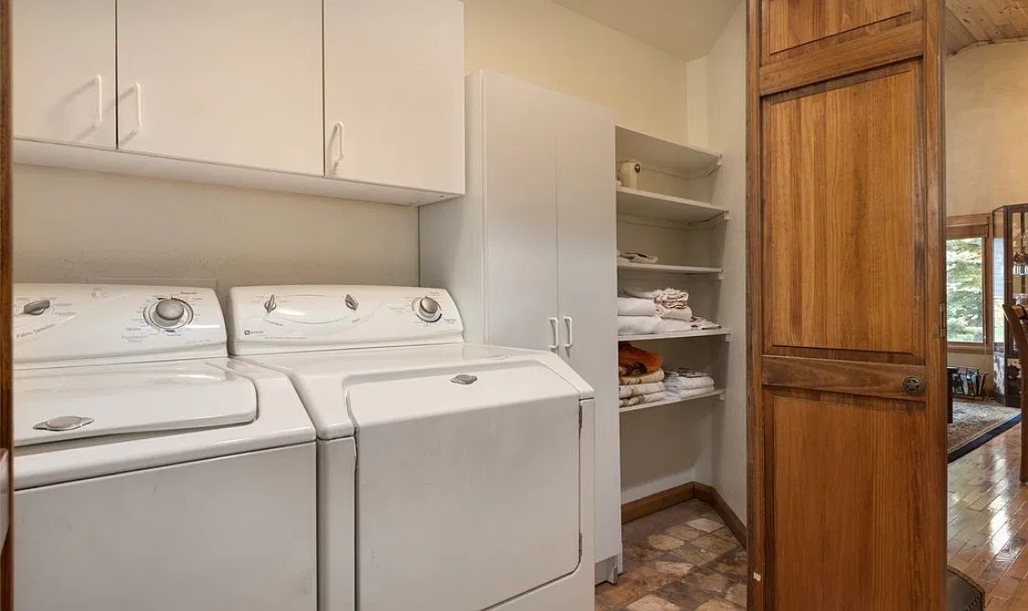 3 bed, 1899 sqft, $6,500 — Photo 2