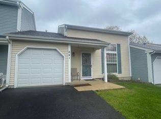 641 Yale Ln, Island Lake, IL 60042