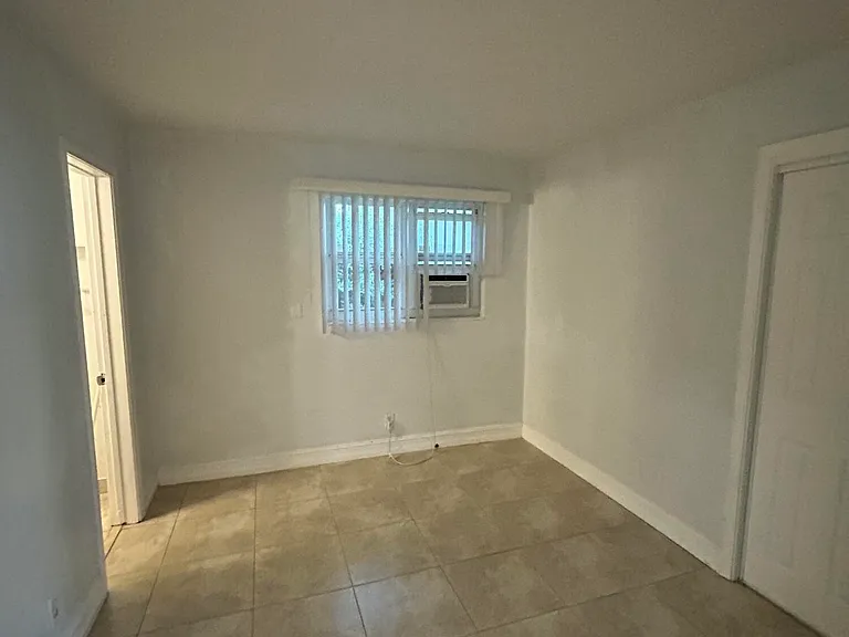 925 NE 17th Ave #1 — Photo 17