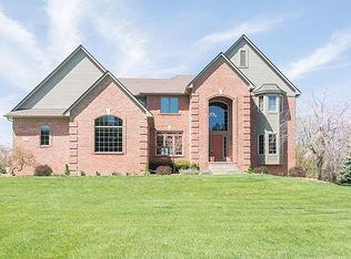6886 S Green Hills Dr, Saline, MI 48176