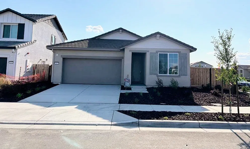 4 bed, 1730 sqft, $2,995 — Photo 1