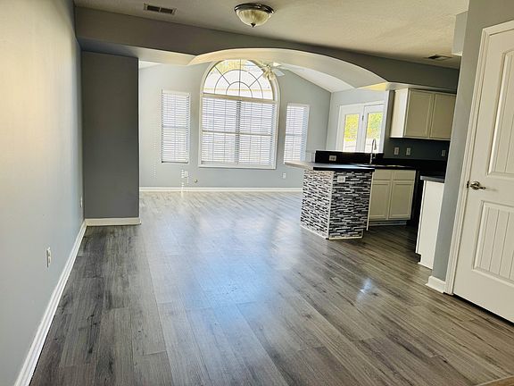 3rd image of 2505 Langstane Ln