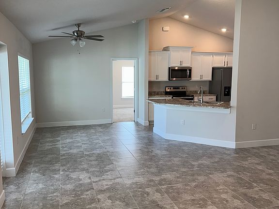 5th image of 940 Devon Ave