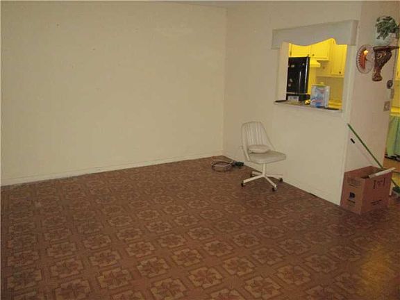 4th image of 51 Westbury Cir #C