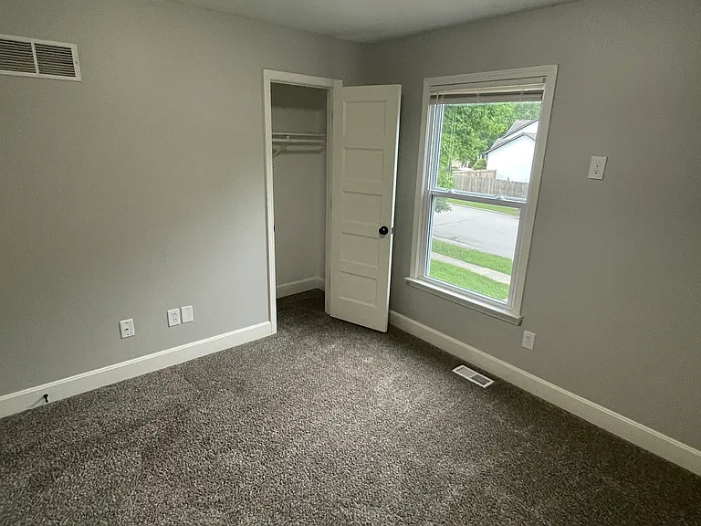 664 NE Clubhouse Dr — Photo 10