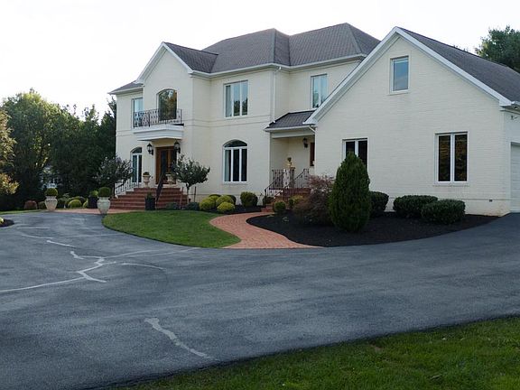 5th image of 9454 Lovat Rd