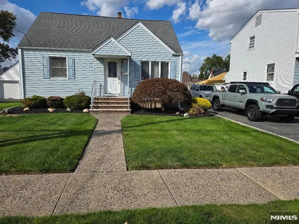 77 Graham Ter, Saddle Brook, NJ 07663