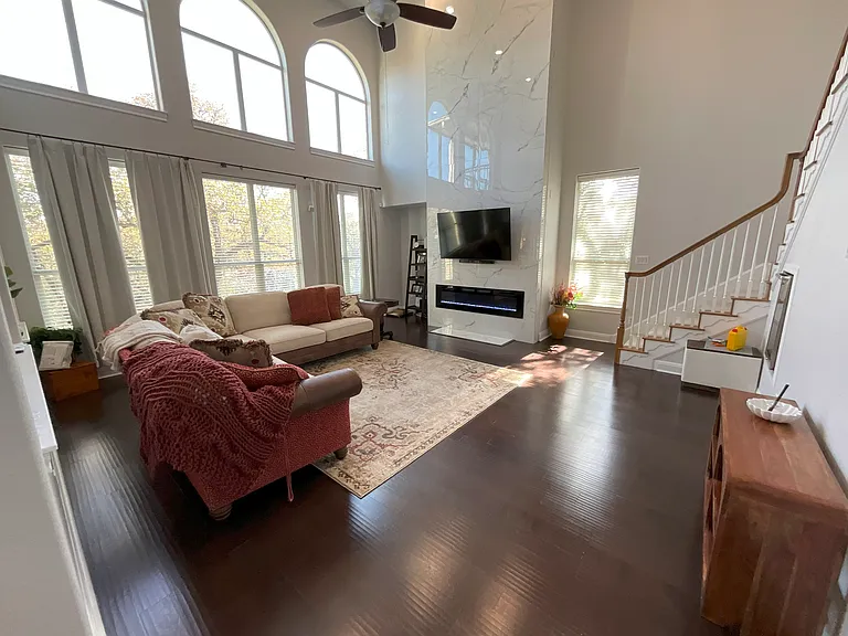 2815 Demona Dr — Photo 10