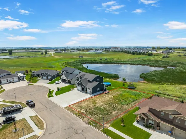 2613 21st St NW, Minot, ND 58703