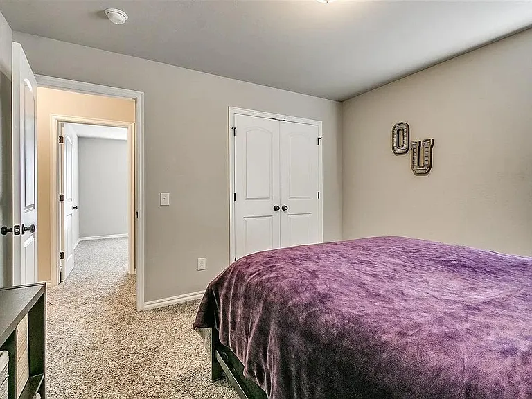 525 Talon Dr — Photo 32