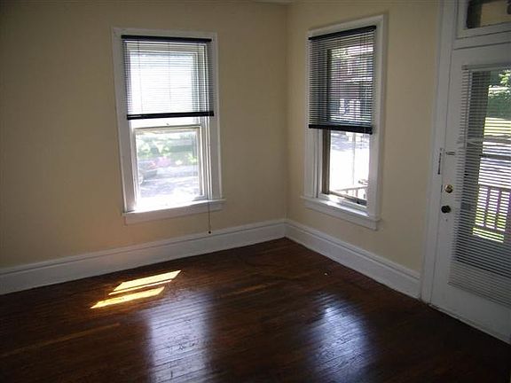 3rd image of 126 1/2 E Frambes Ave