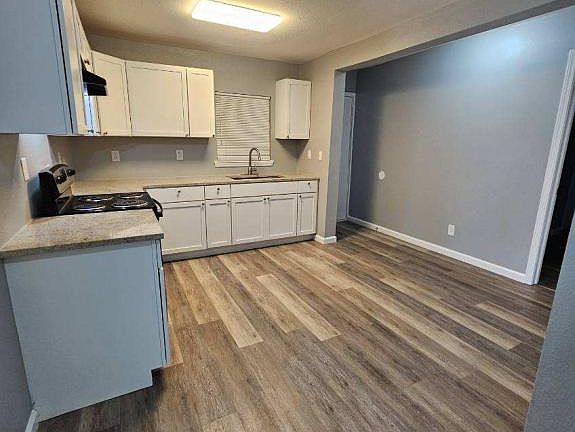 4th image of 541 E Seminole Pl N