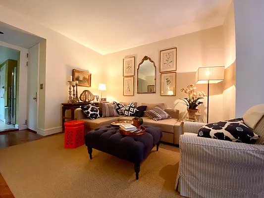 Rented by R New York | media 7