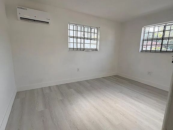 5th image of 1890 NW 43rd St #1
