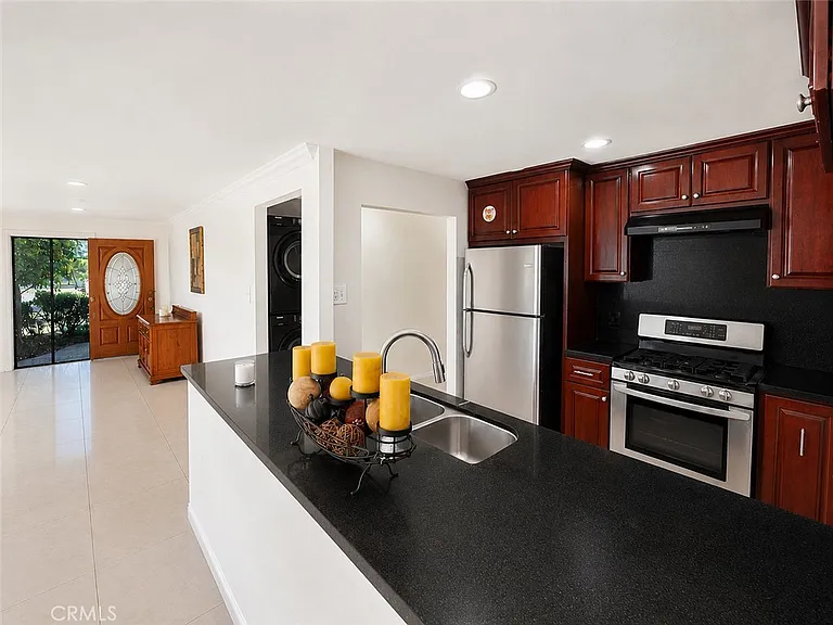 17402 Horst Ave — Photo 5