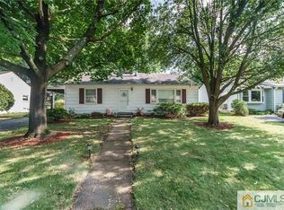 5 Benart Pl, Middlesex, NJ 08846