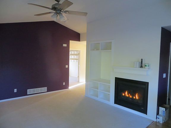 Built-in gas log fireplace